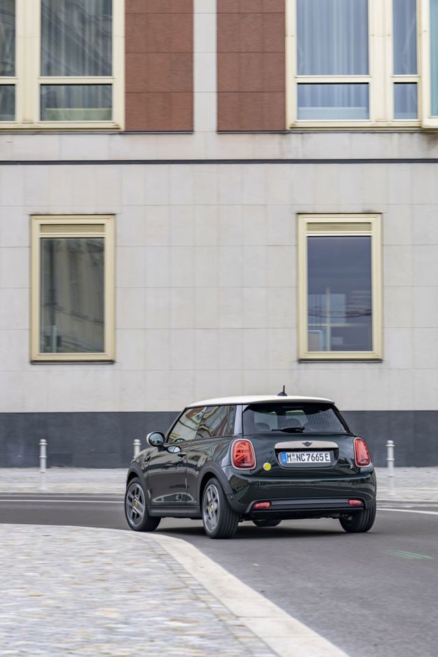 Mini Hatch photo 200