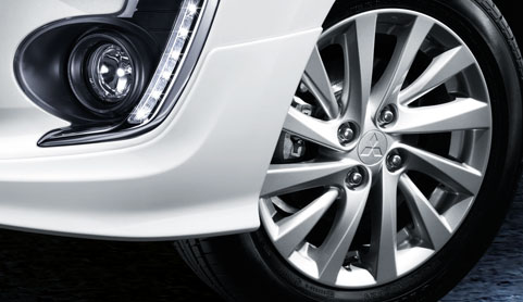 Mitsubishi Attrage photo 6