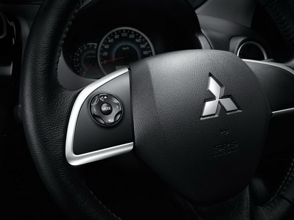 Mitsubishi Attrage photo 27