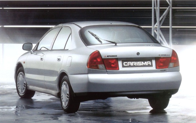 Mitsubishi Carisma Sedan photo 2
