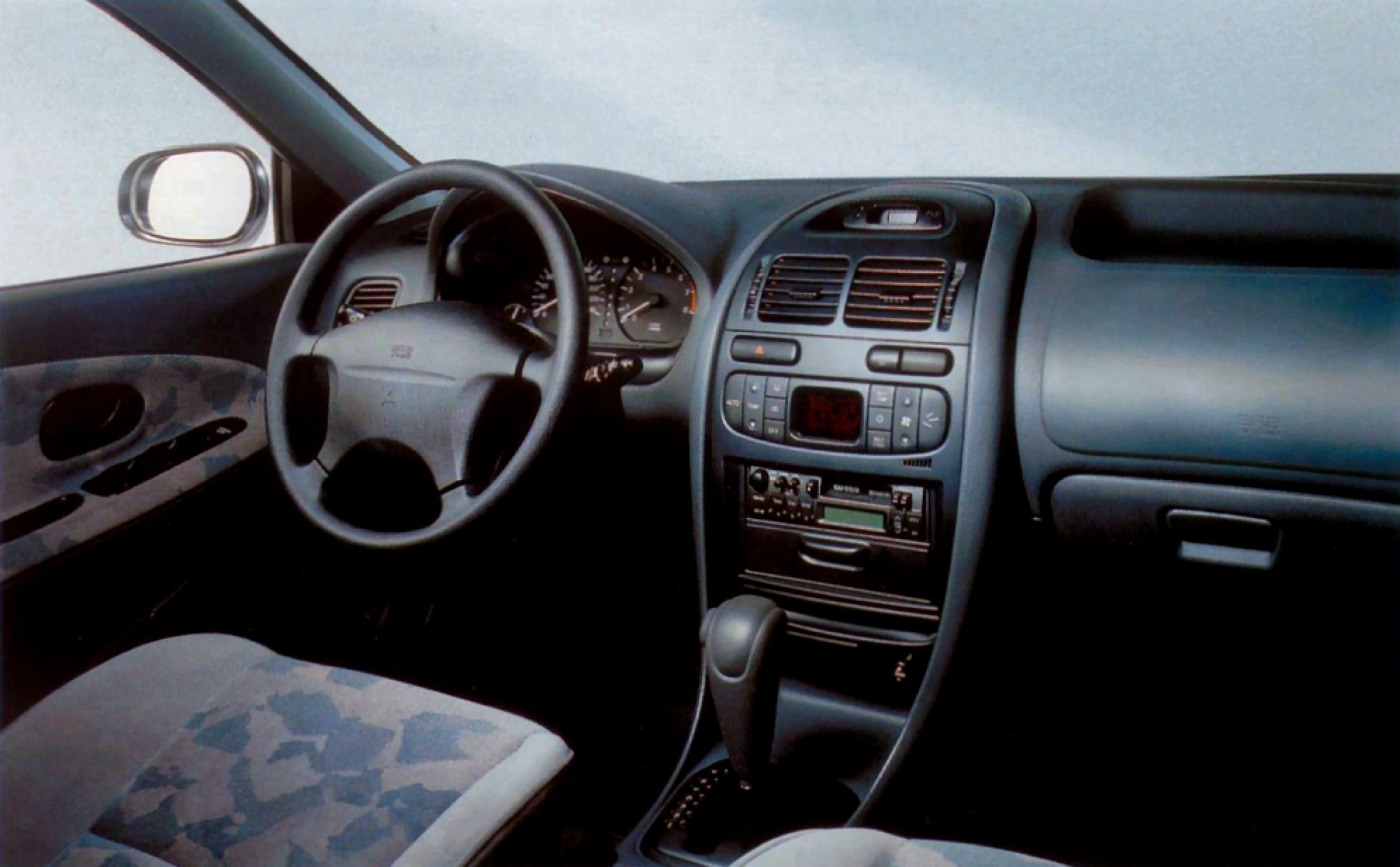 Mitsubishi Carisma Sedan photo 9