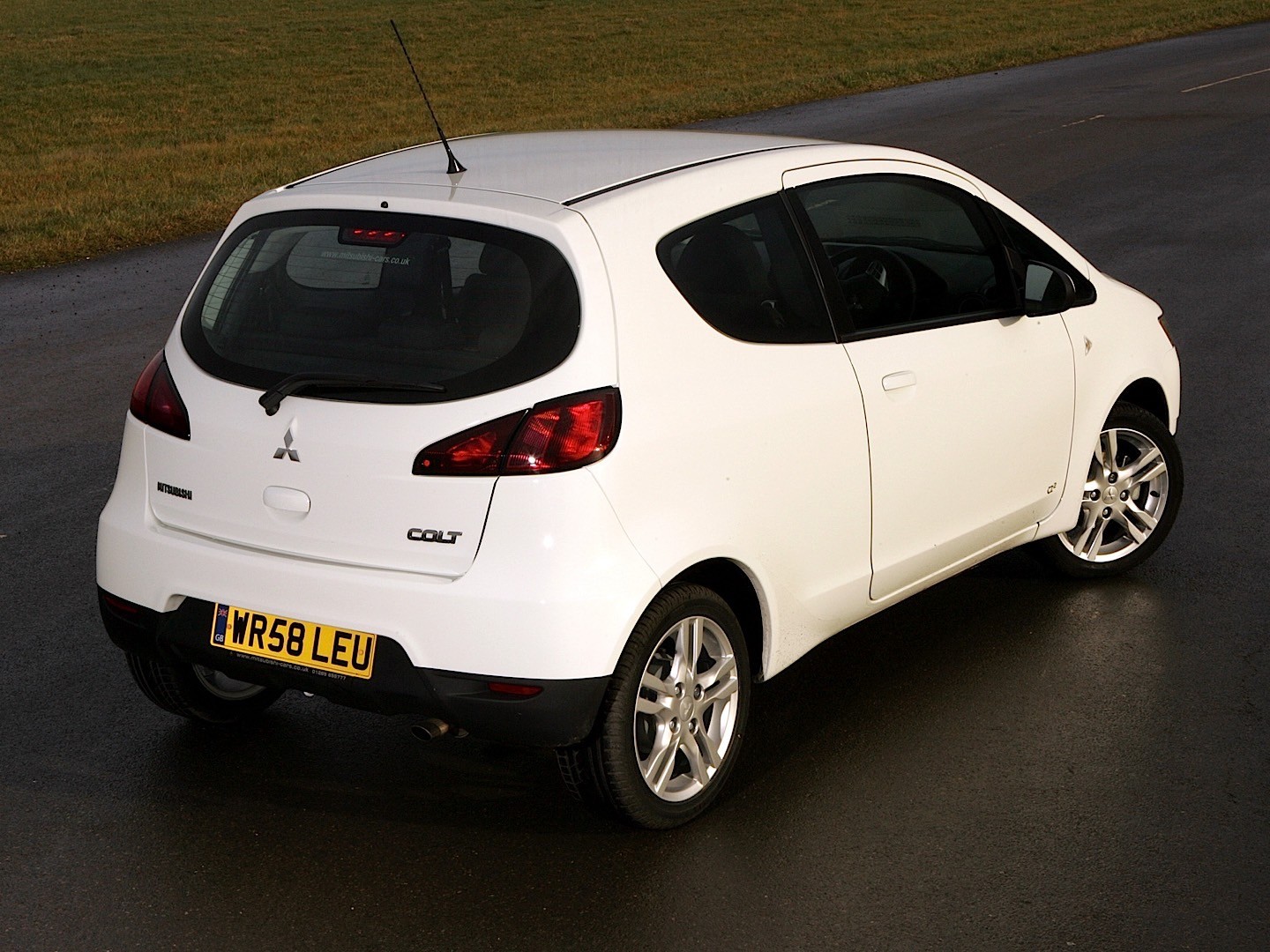 Mitsubishi Colt 3 Doors photo 11