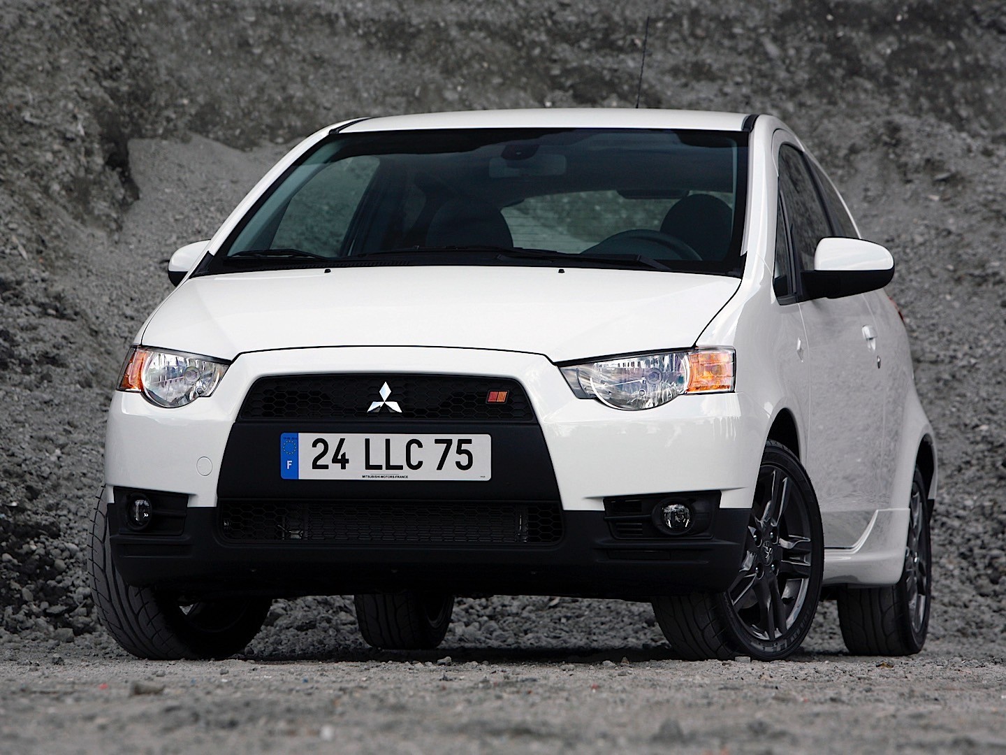 Mitsubishi Colt 3 Doors photo 17