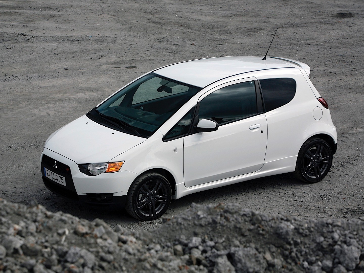 Mitsubishi Colt 3 Doors photo 23