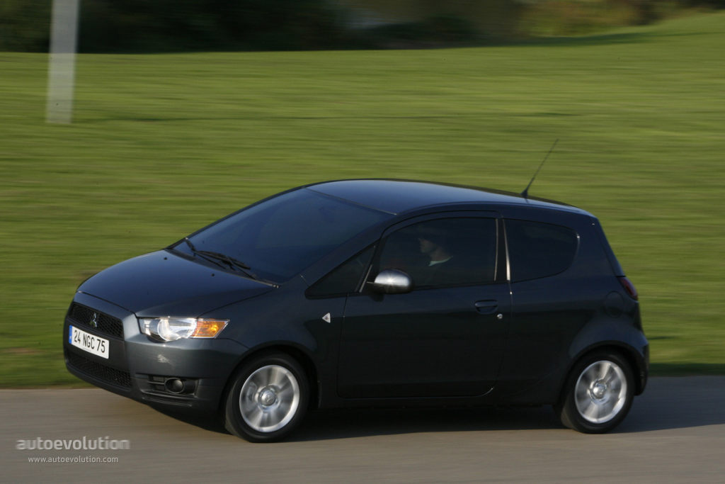 Mitsubishi Colt 3 Doors photo 2