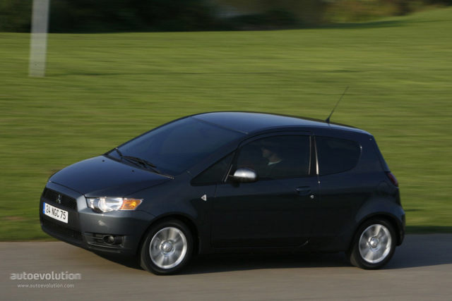 Mitsubishi Colt 3 Doors photo 2