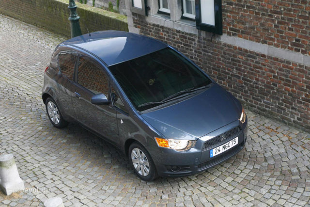 Mitsubishi Colt 3 Doors photo 9