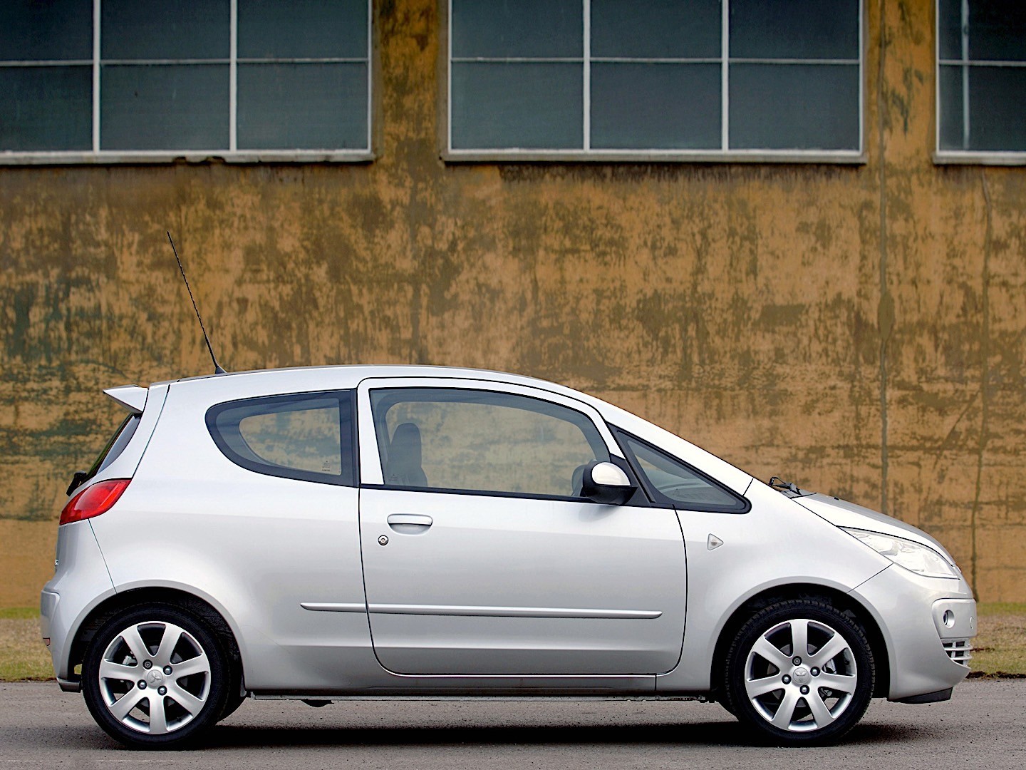 Mitsubishi Colt 3 Doors photo 30