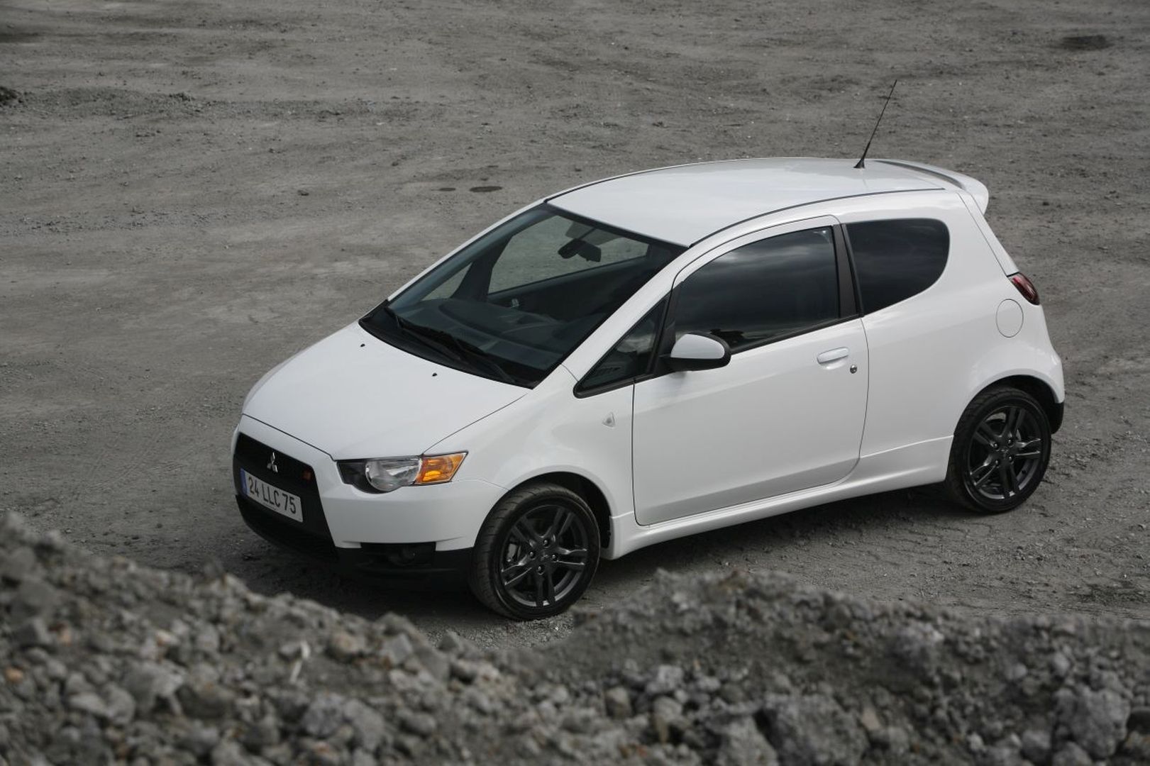 Mitsubishi Colt 3 Doors photo 16