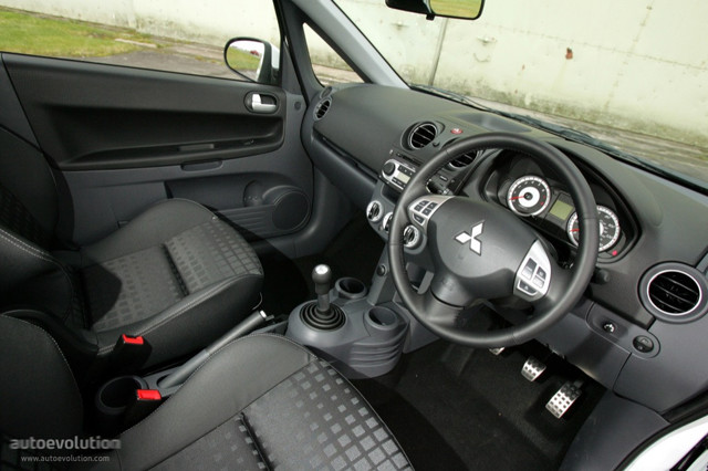 Mitsubishi Colt 3 Doors photo 32