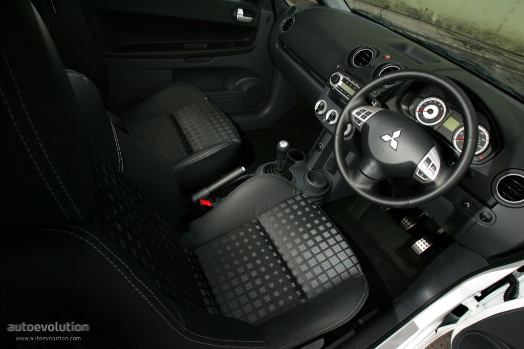 Mitsubishi Colt 3 Doors photo 33