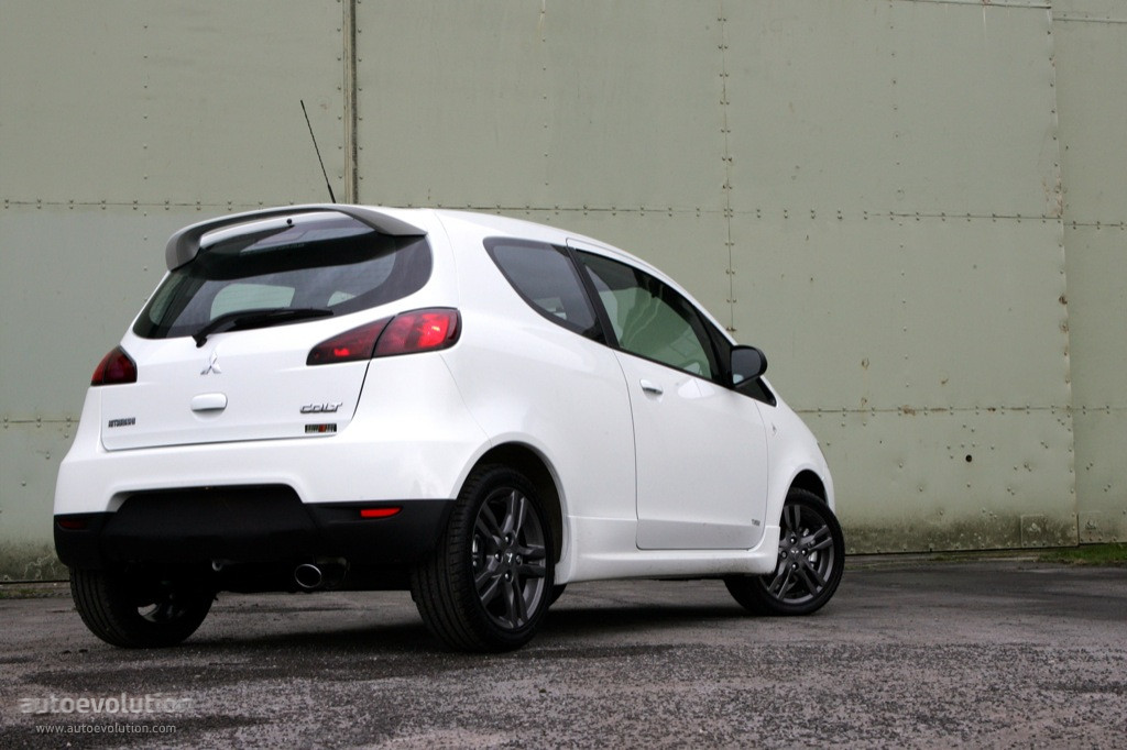 Mitsubishi Colt 3 Doors photo 3