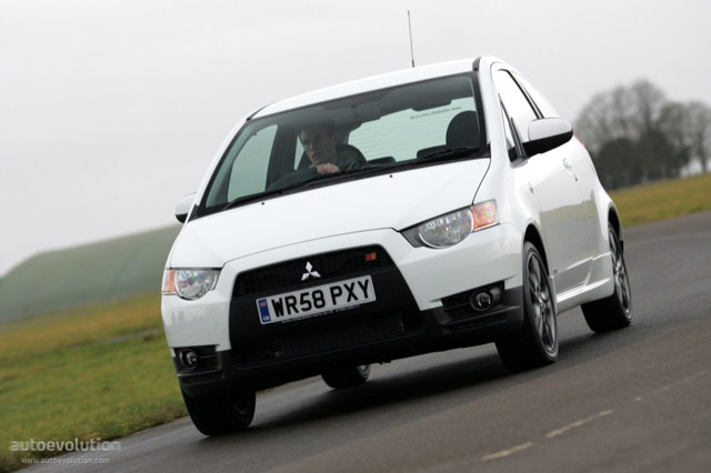 Mitsubishi Colt 3 Doors photo 8