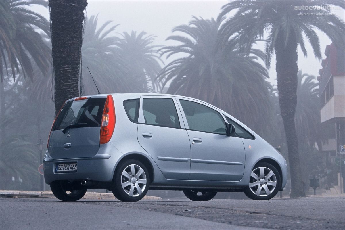 Mitsubishi Colt 5 Doors photo 2