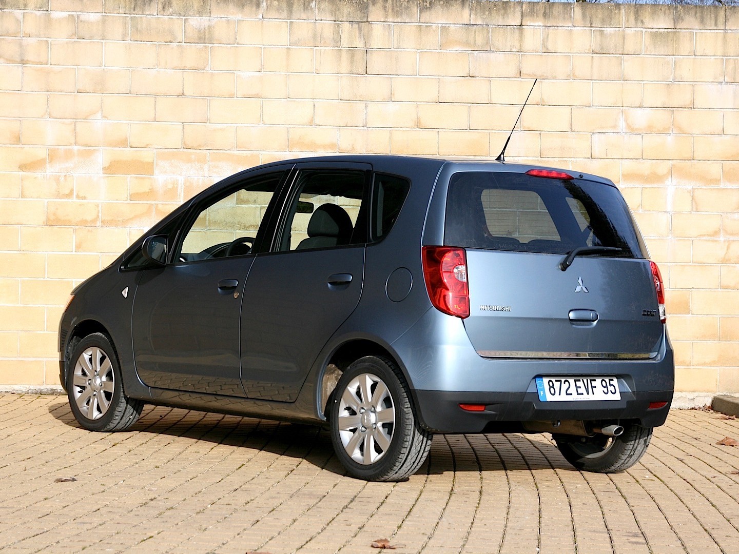 Mitsubishi Colt 5 Doors photo 24