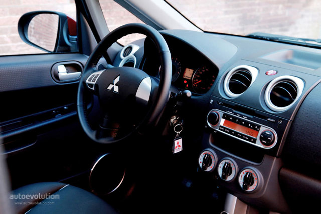 Mitsubishi Colt 5 Doors photo 36