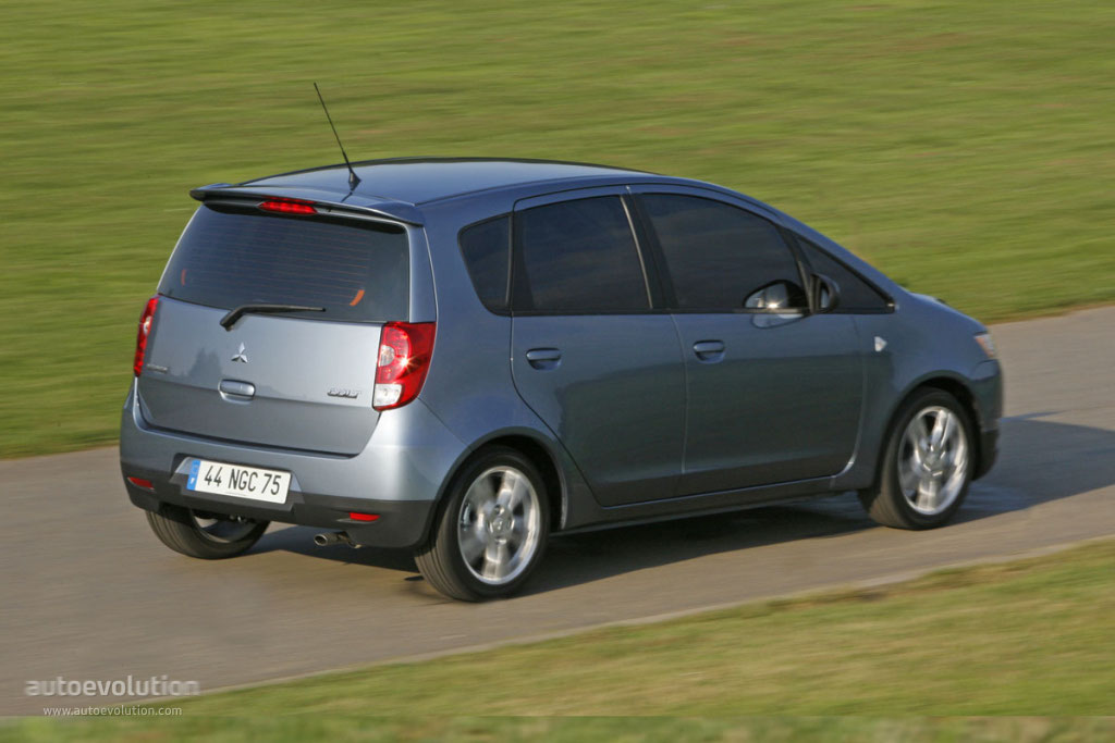 Mitsubishi Colt 5 Doors photo 8