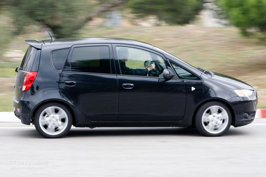 Mitsubishi Colt 5 Doors photo 9