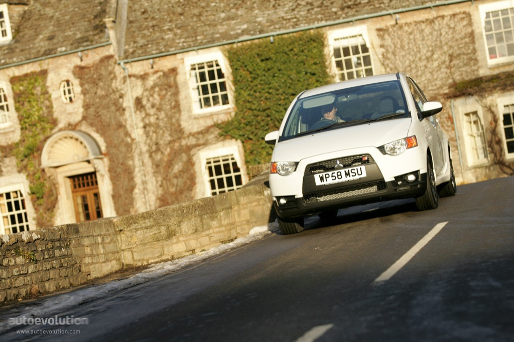 Mitsubishi Colt 5 Doors photo 2
