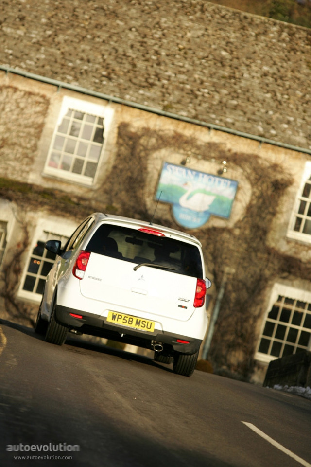 Mitsubishi Colt 5 Doors photo 4