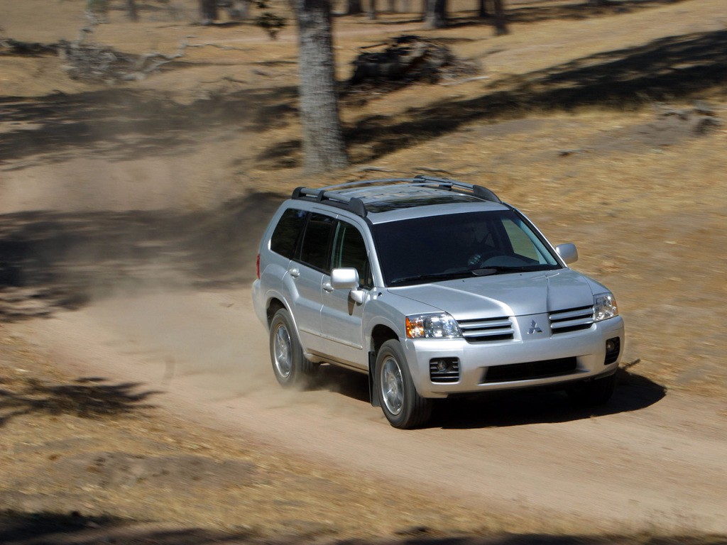 Mitsubishi Endeavor photo 8