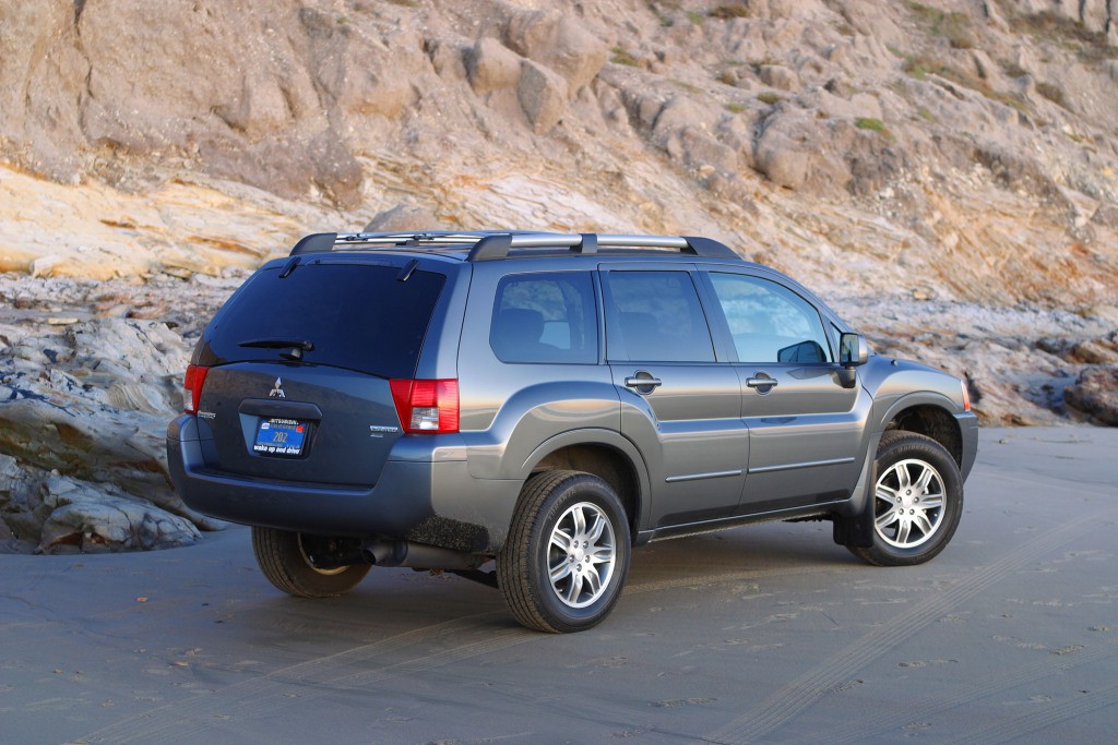 Mitsubishi Endeavor photo 11