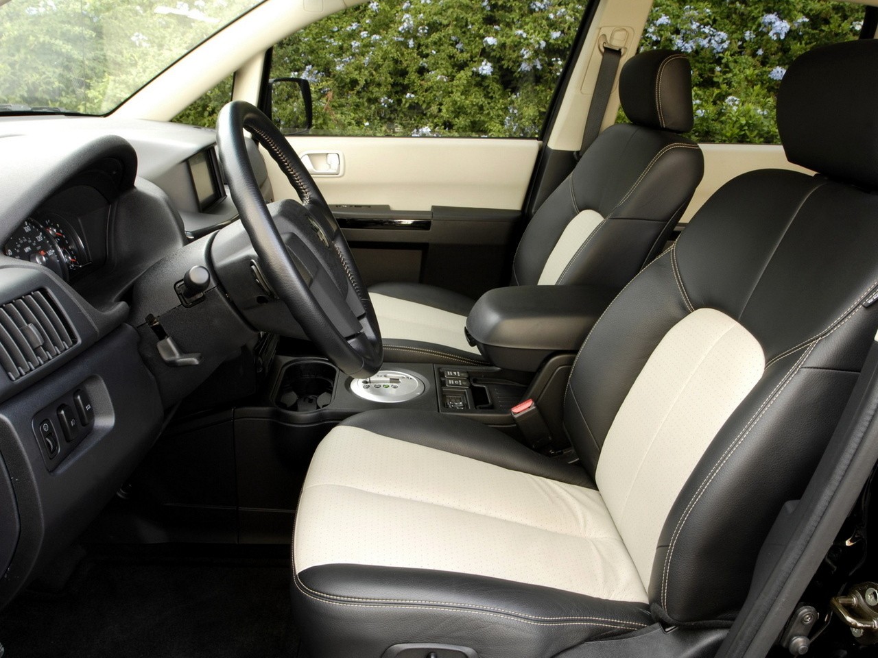 Mitsubishi Endeavor photo 17