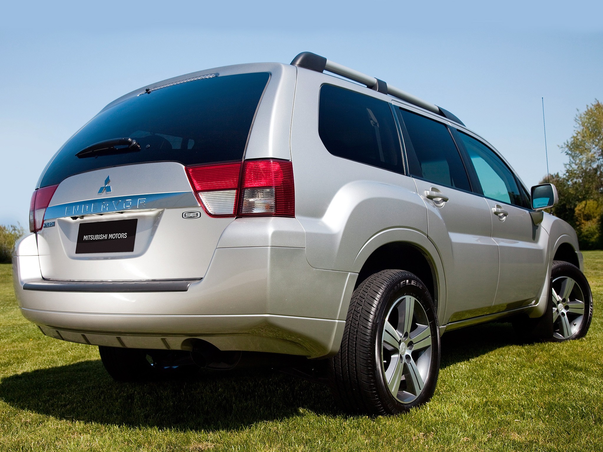 Mitsubishi Endeavor photo 7