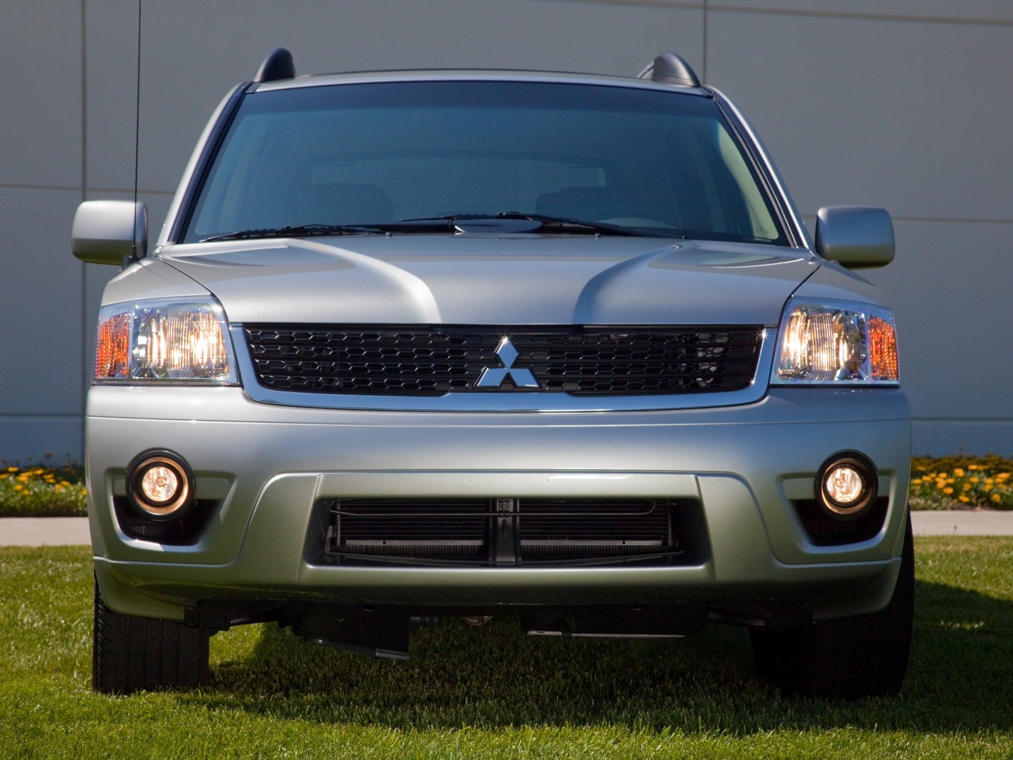 Mitsubishi Endeavor photo 9