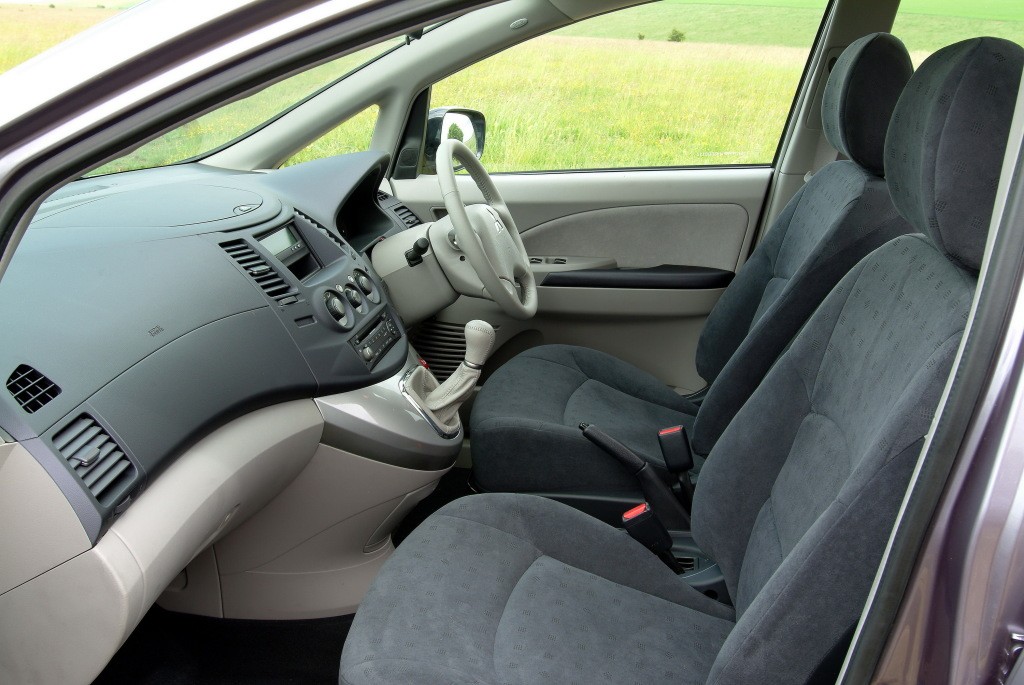 Mitsubishi Grandis photo 23