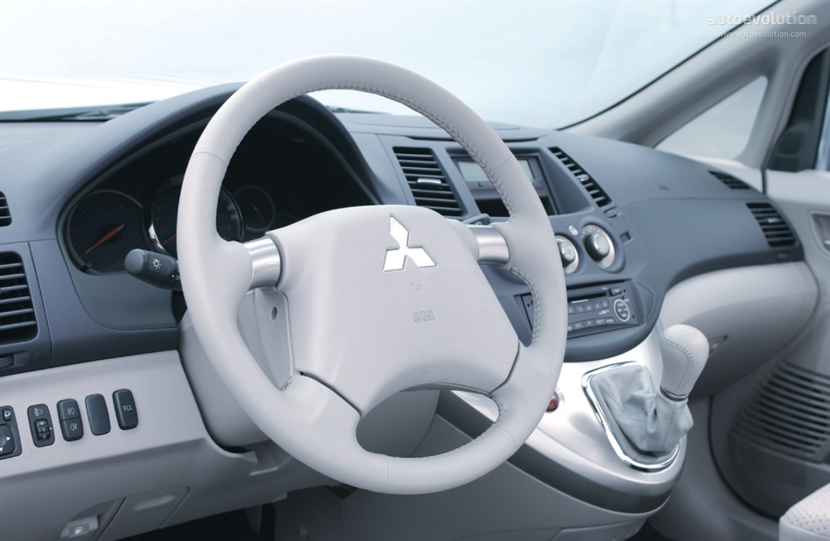 Mitsubishi Grandis photo 20