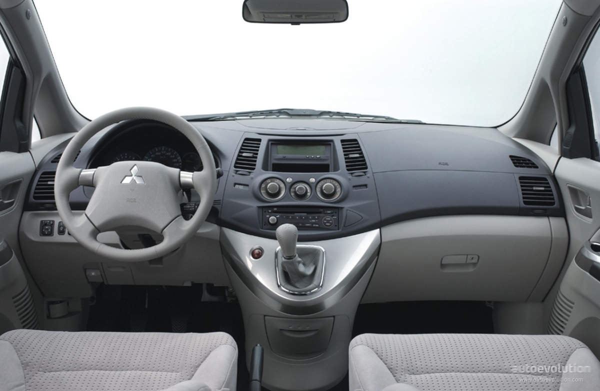 Mitsubishi Grandis photo 21