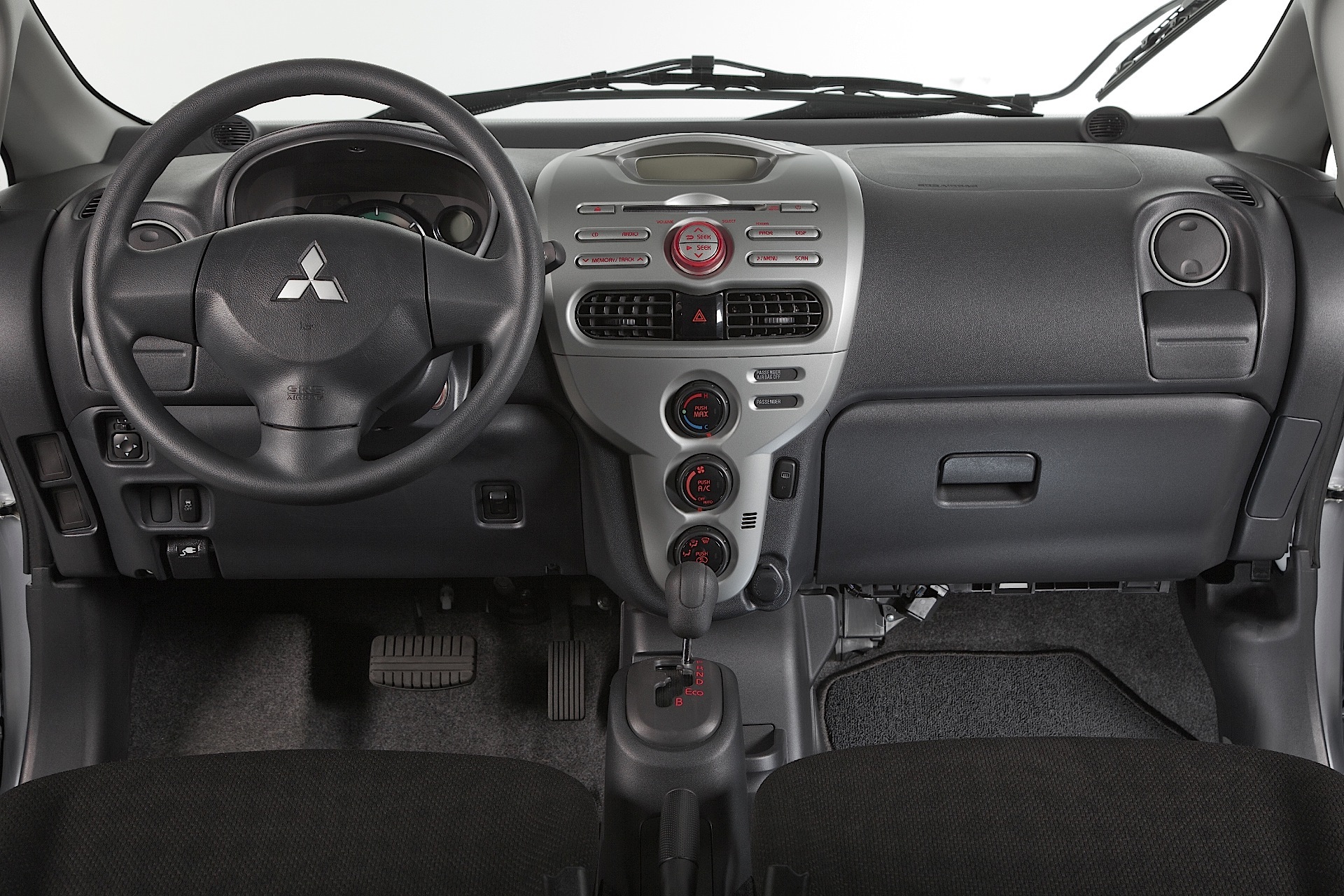 Mitsubishi I-Miev photo 25