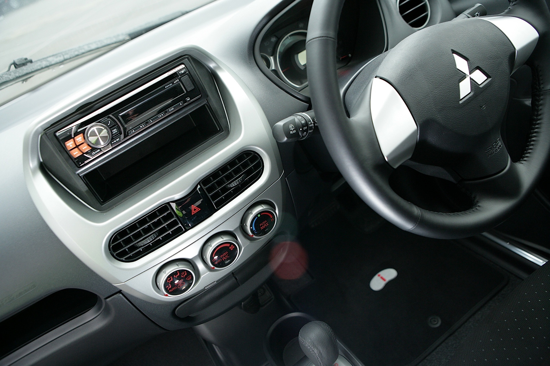 Mitsubishi I-Miev photo 21