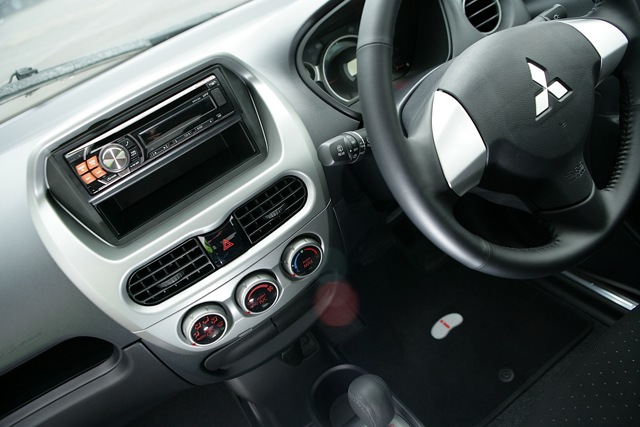 Mitsubishi I-Miev photo 21