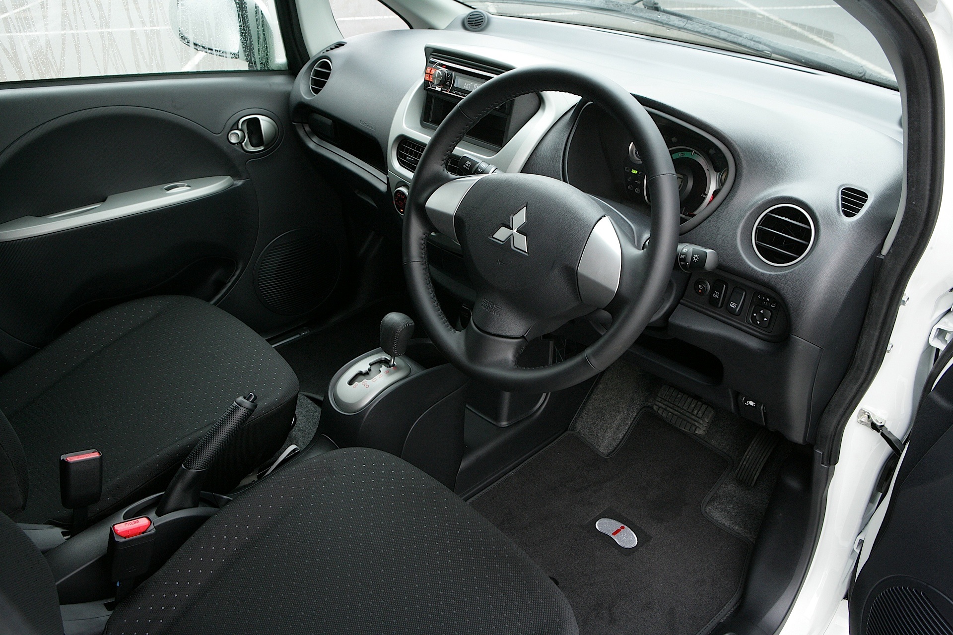 Mitsubishi I-Miev photo 23