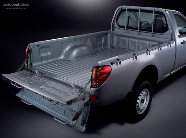 Mitsubishi L 200 photo 2