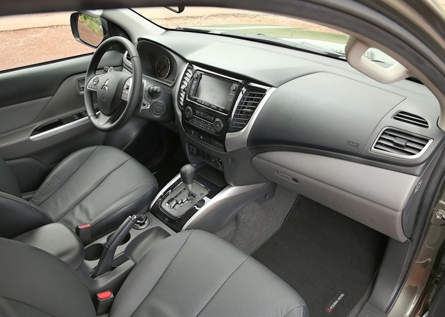Mitsubishi L 200 foto 13