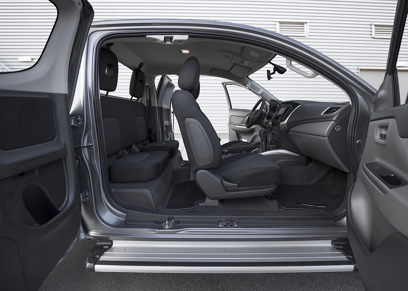 Mitsubishi L 200 photo 23