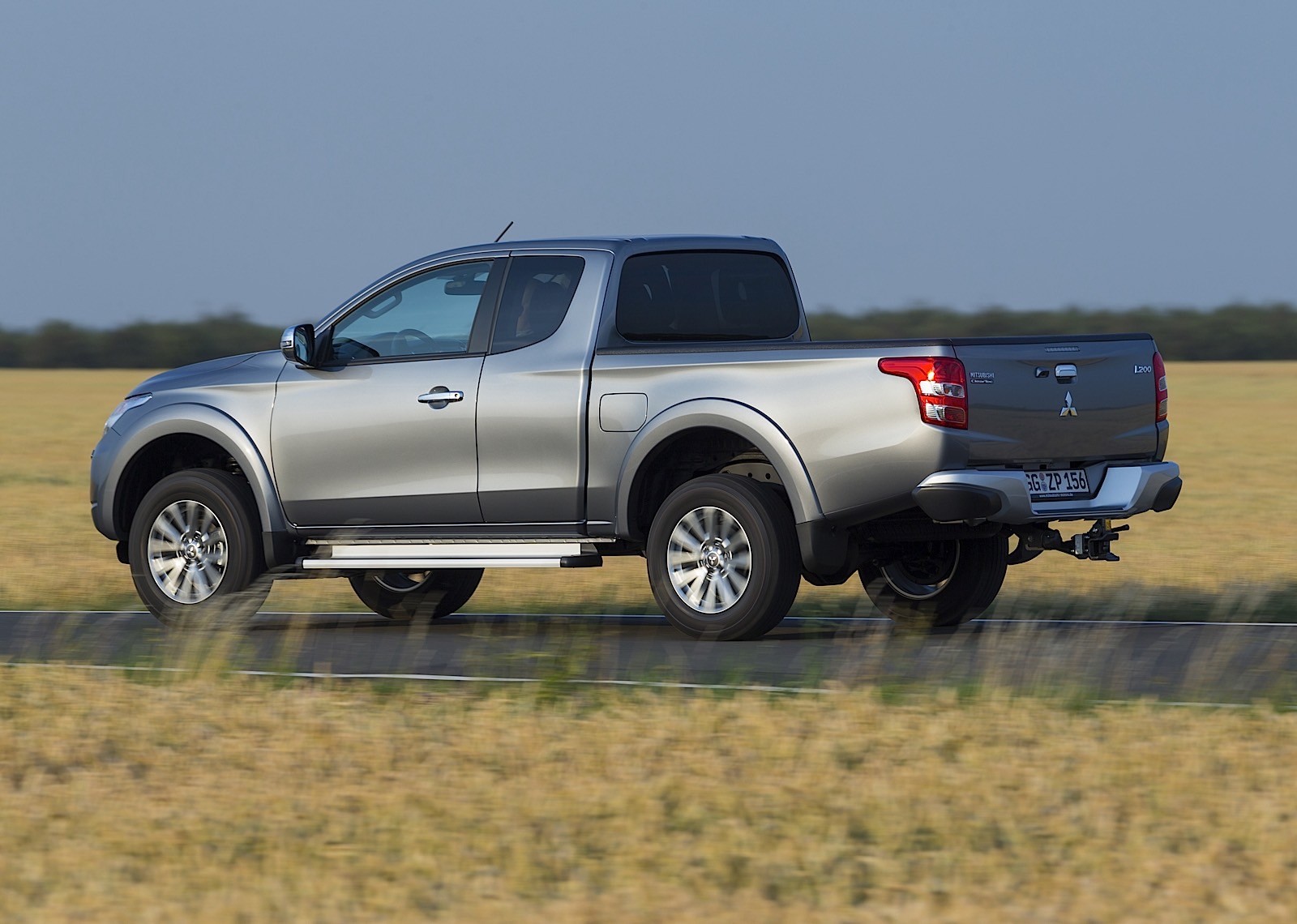 Mitsubishi L 200 photo 6