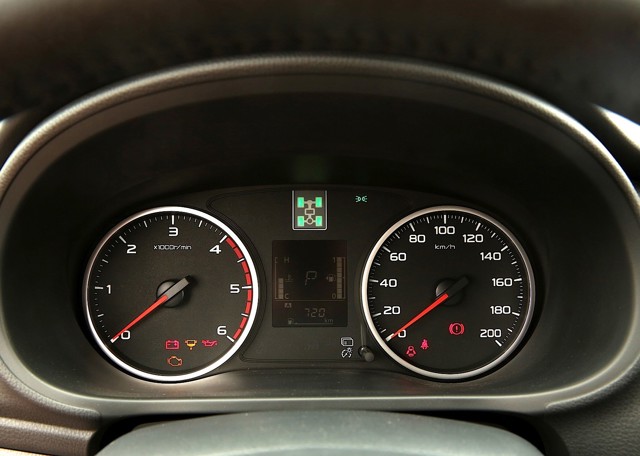 Mitsubishi L 200 foto 14