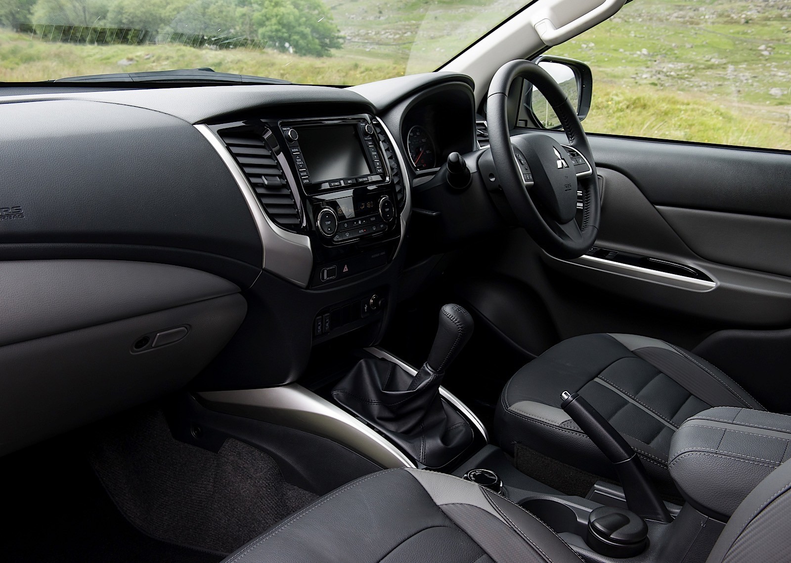 Mitsubishi L 200 photo 16