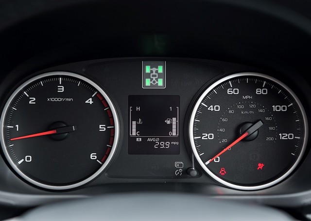 Mitsubishi L 200 foto 17