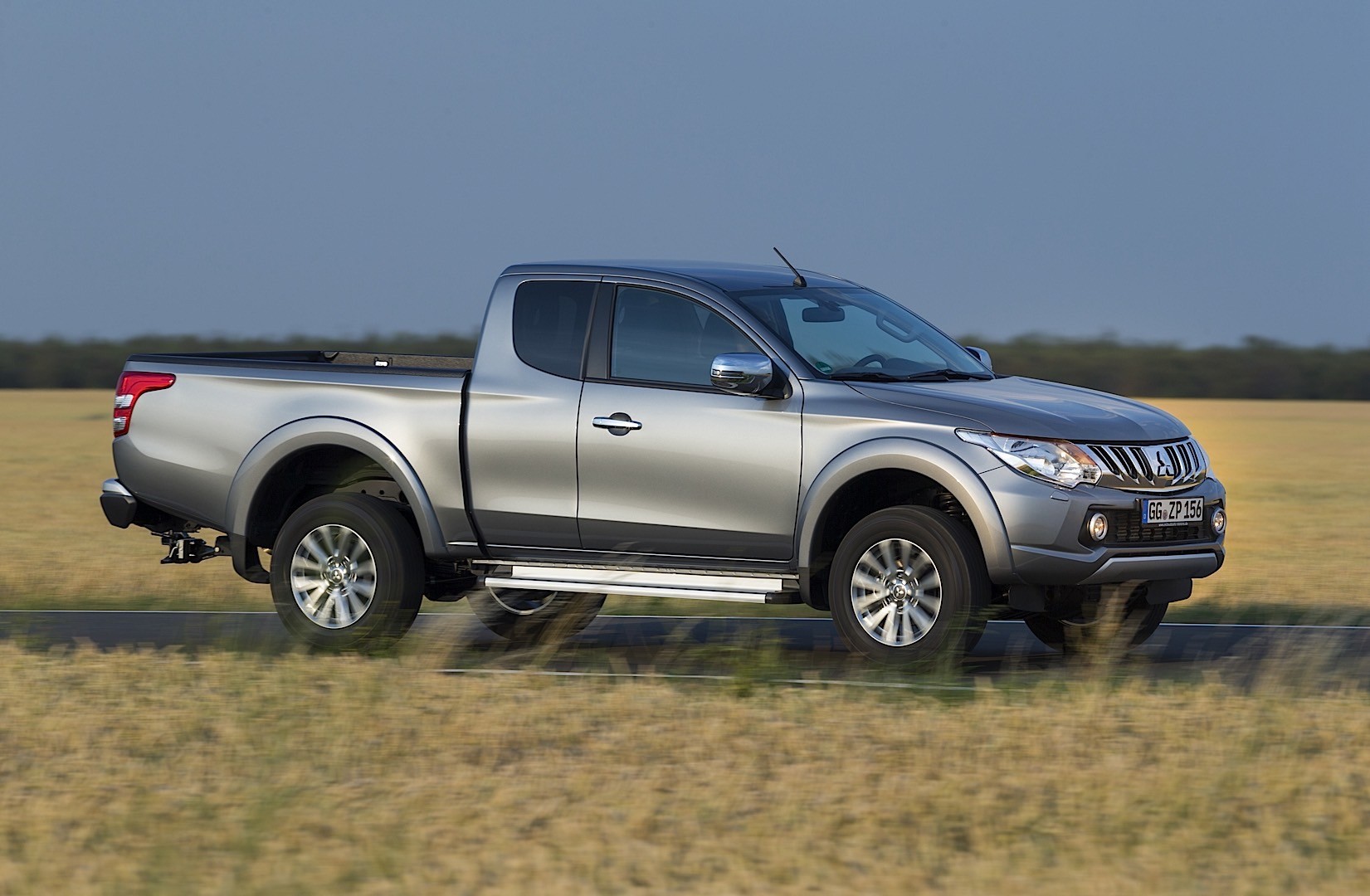 Mitsubishi L 200 photo 2