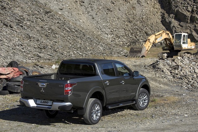 Mitsubishi L 200 Foto 48