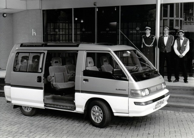 Mitsubishi L300 photo 4