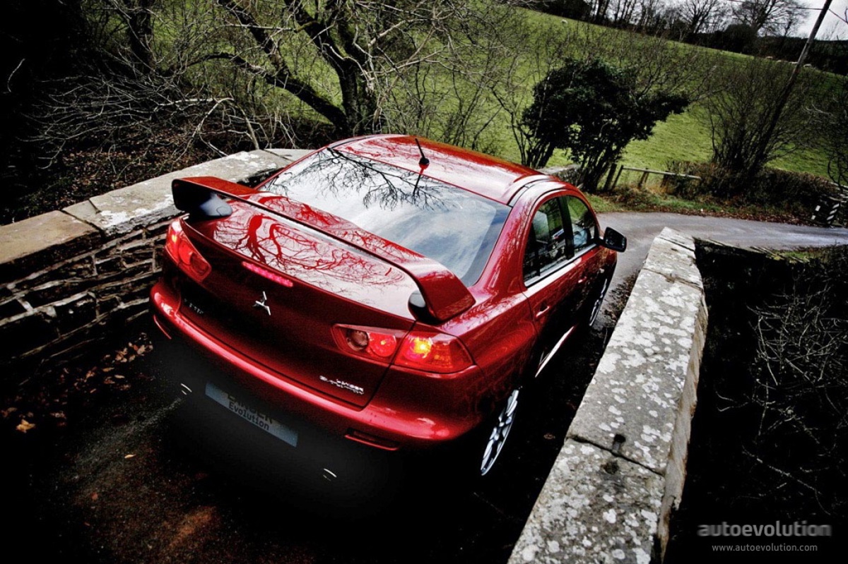 Mitsubishi MITSUBISHI Lancer Evolution IX 2.0L 16V Turbo 6MT (280 HP)