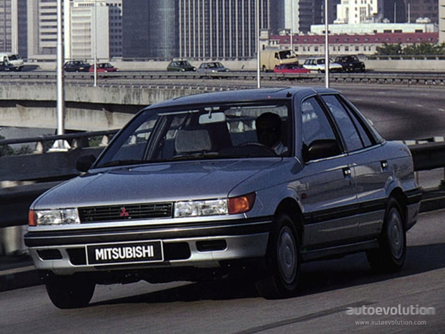 Mitsubishi Lancer Hatchback foto 1