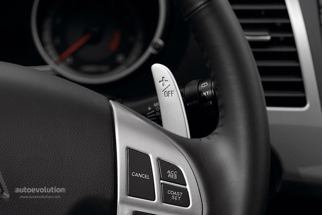 Mitsubishi Lancer Hatchback foto 12