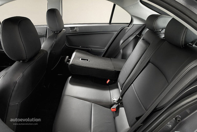 Mitsubishi Lancer Hatchback foto 13
